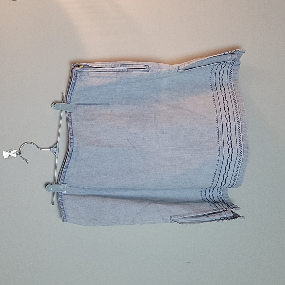 90s Embroidered light wash denim skort